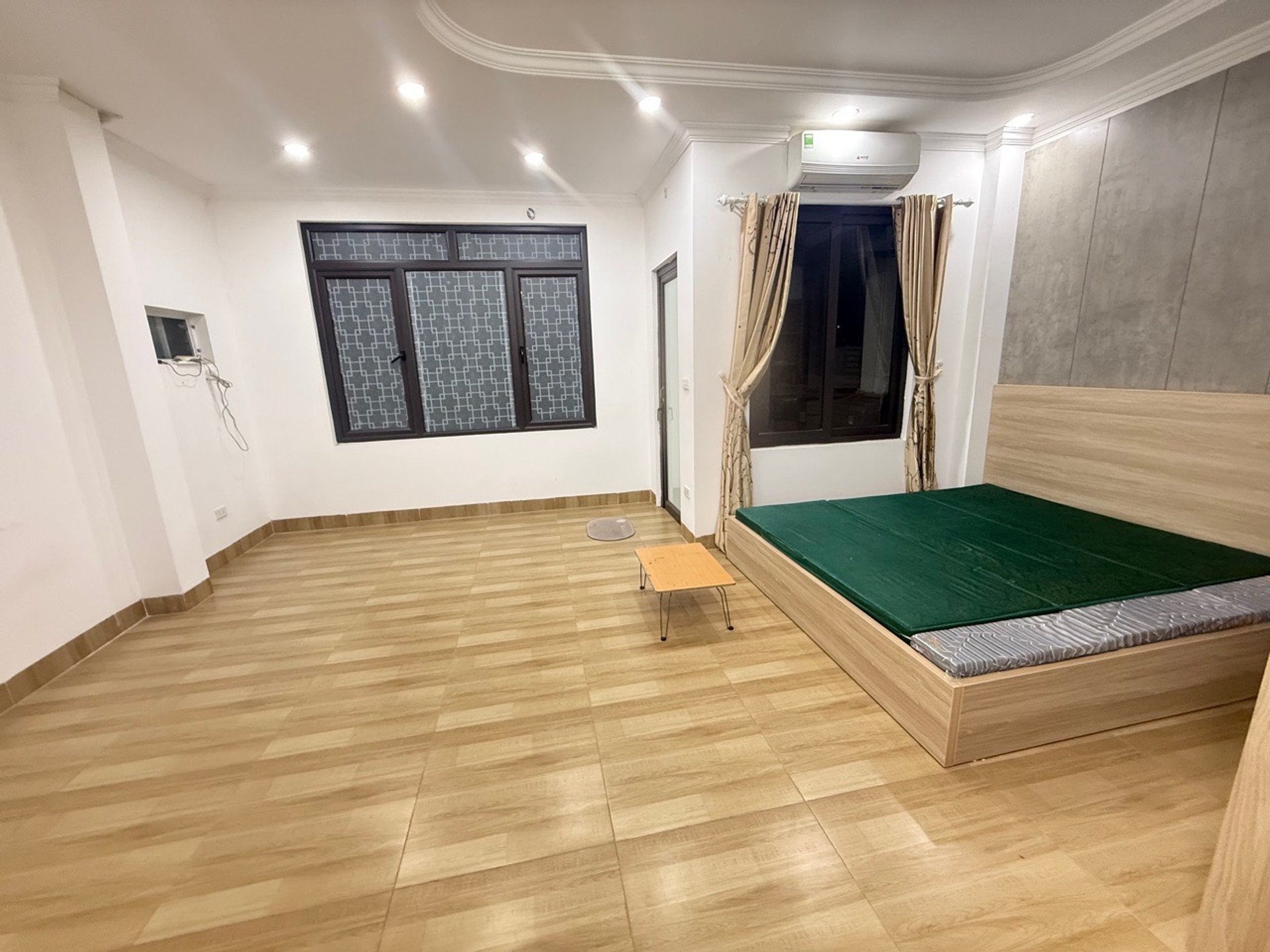 Bán nhà Đê La Thành - diện tích 39m2 6 tầng - Nhà khung cột chắc chắn, 6 tầng mới xây full nội thất cực đẹp - giá 15 tỷ