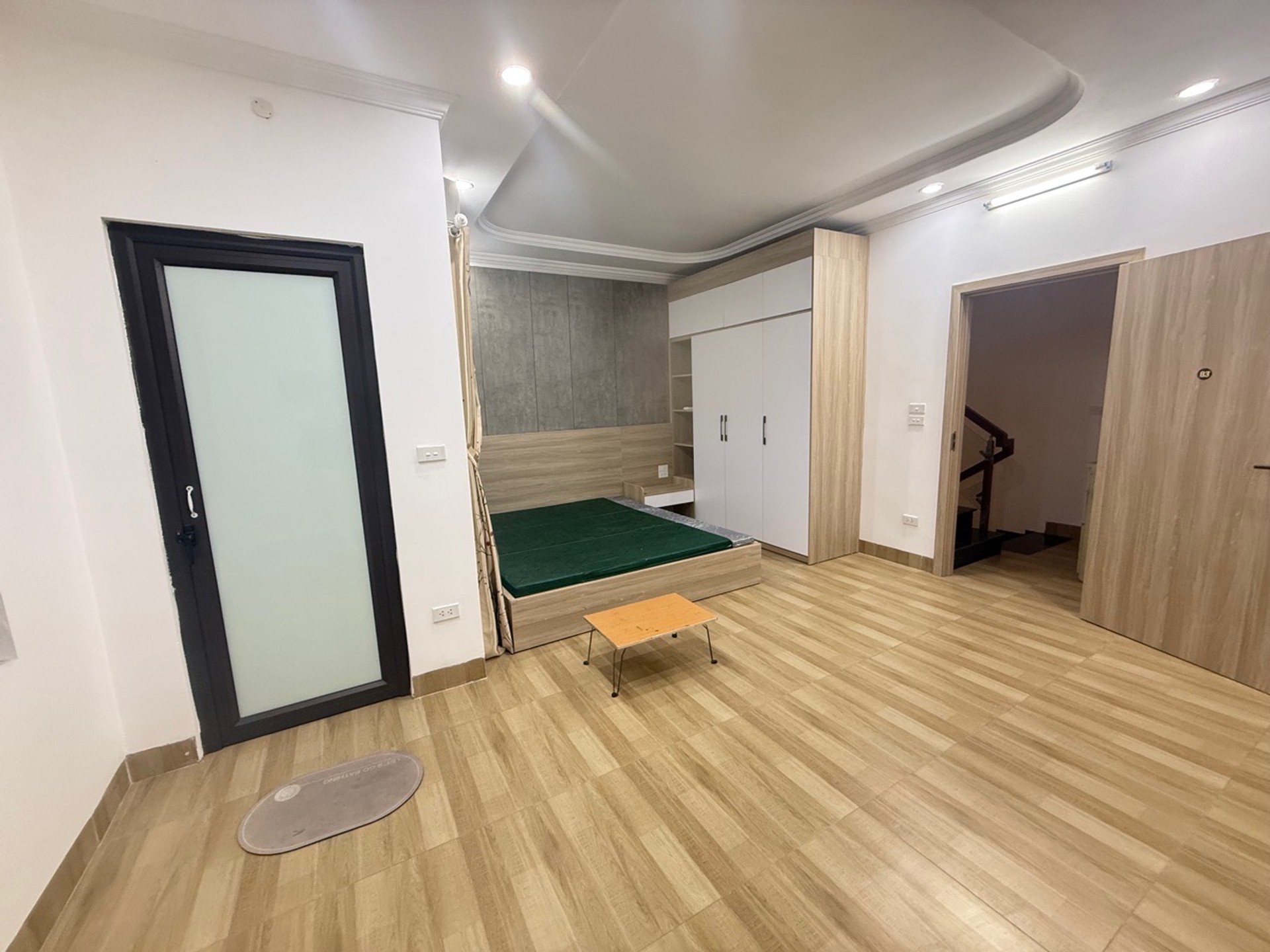 Bán nhà Đê La Thành - diện tích 39m2 6 tầng - Nhà khung cột chắc chắn, 6 tầng mới xây full nội thất cực đẹp - giá 15 tỷ