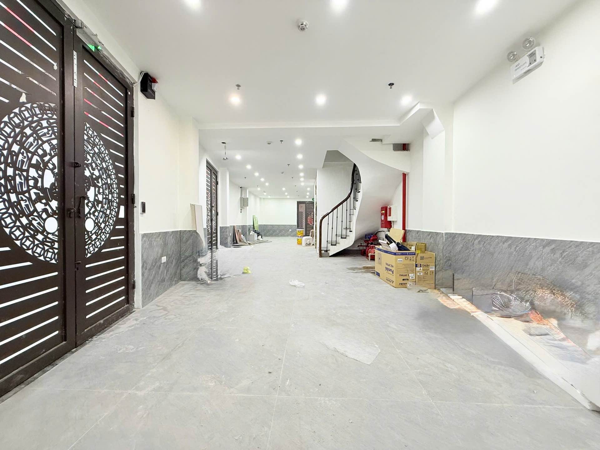 Bán nhà Vũ Tông Phan - diện tích 80m2 7 tầng - Lô góc 2 mặt thoáng - giá 28 tỷ