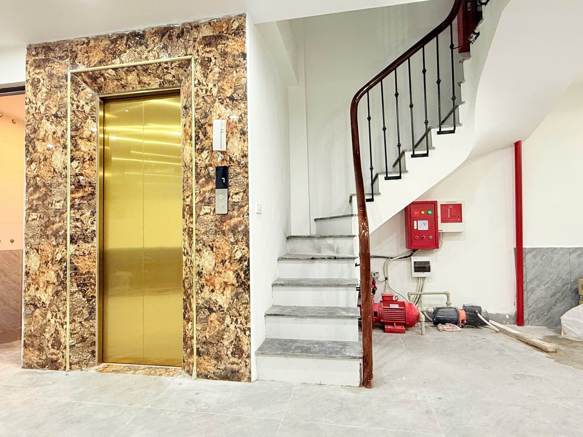 Bán nhà Vũ Tông Phan - diện tích 80m2 7 tầng - Lô góc 2 mặt thoáng - giá 28 tỷ