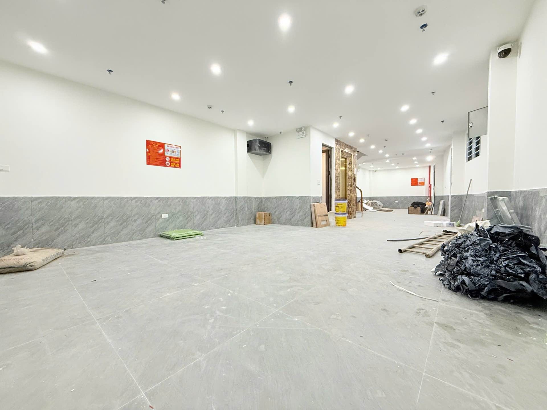 Bán nhà Vũ Tông Phan - diện tích 80m2 7 tầng - Lô góc 2 mặt thoáng - giá 28 tỷ