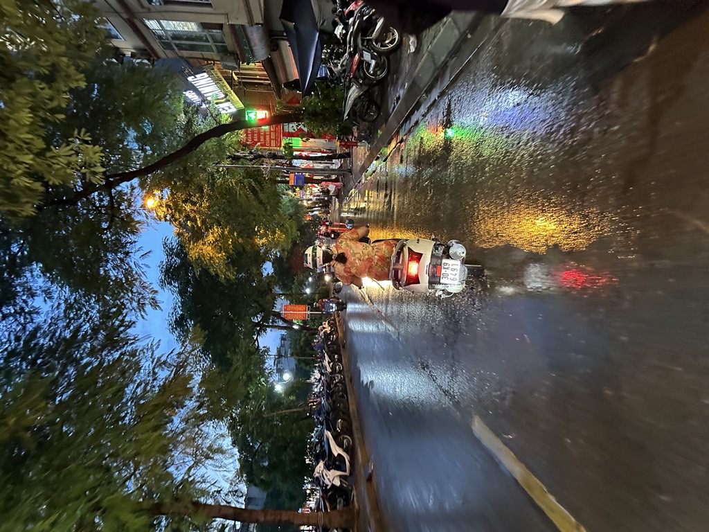 Bán nhà Vũ Tông Phan - diện tích 80m2 7 tầng - Lô góc 2 mặt thoáng - giá 28 tỷ