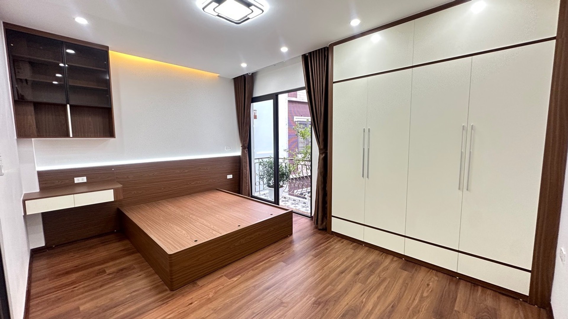Bán nhà Hồng Mai - diện tích 55m2 5 tầng - Thang máy chạy vù vù - giá 12,6 tỷ
