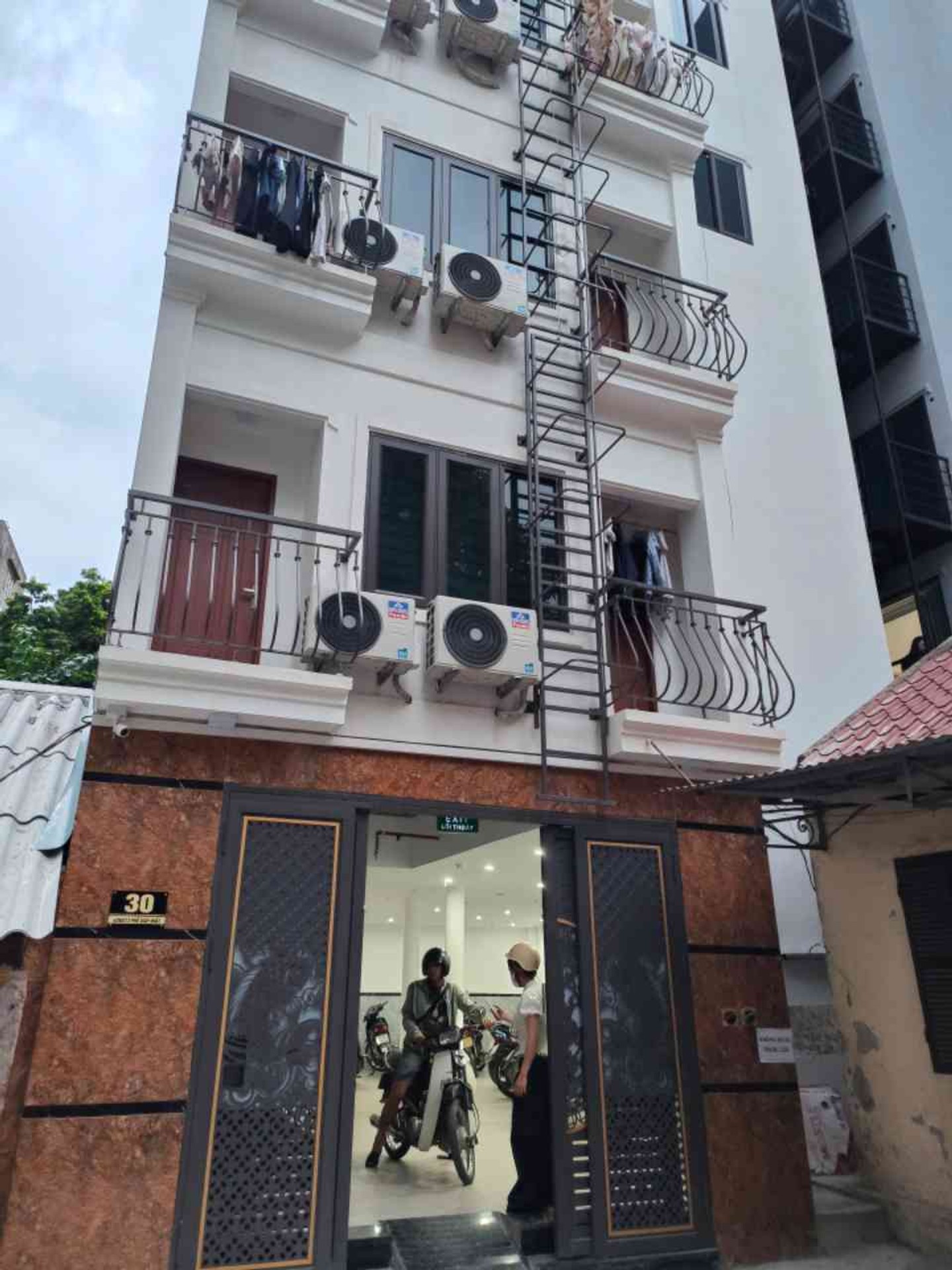 Bán nhà Giáp Nhất - diện tích 85m2 8 tầng - Thang máy, dòng tiền khủng - giá 24,1 tỷ