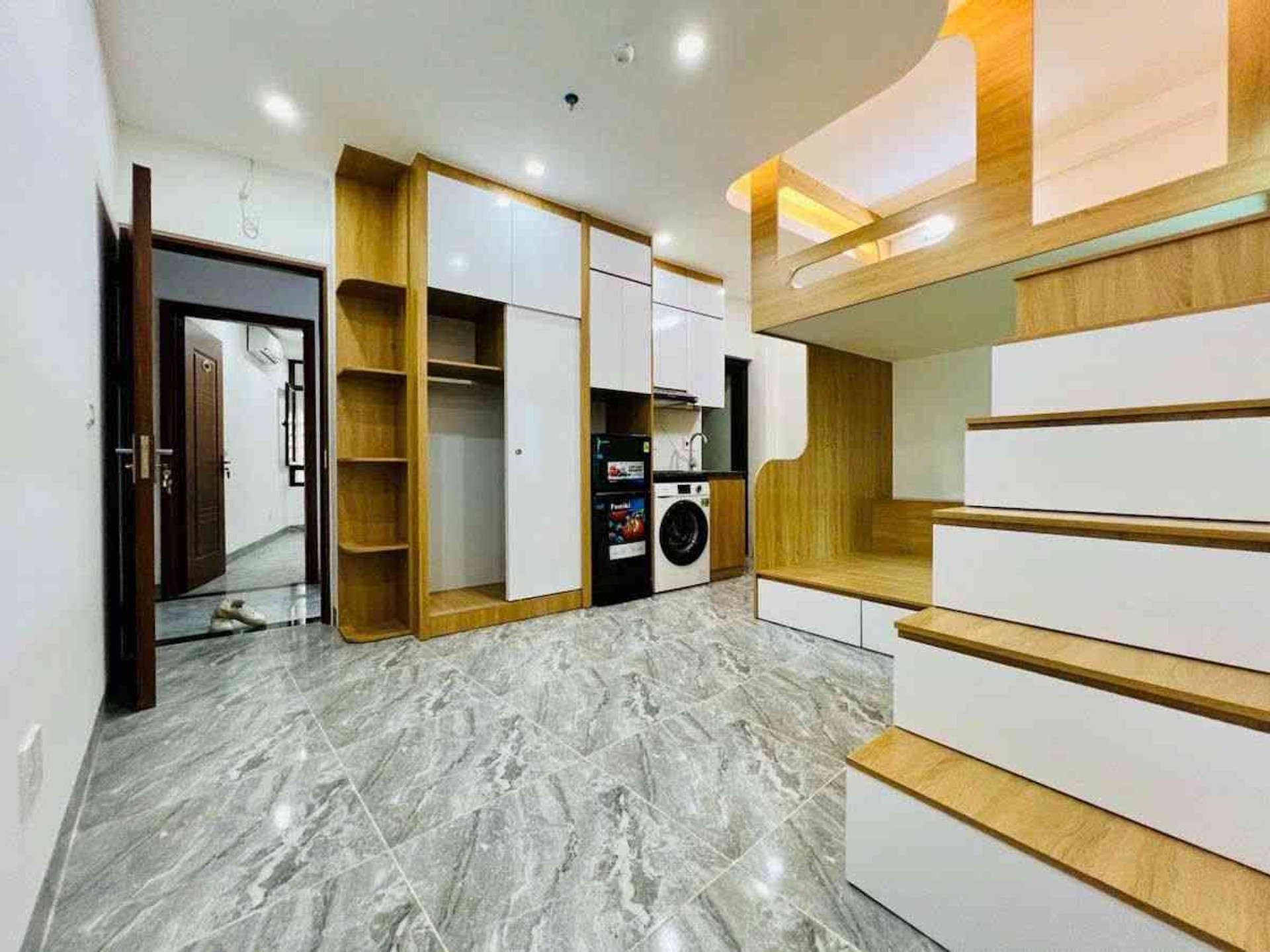 Bán nhà Giáp Nhất - diện tích 85m2 8 tầng - Thang máy, dòng tiền khủng - giá 24,1 tỷ