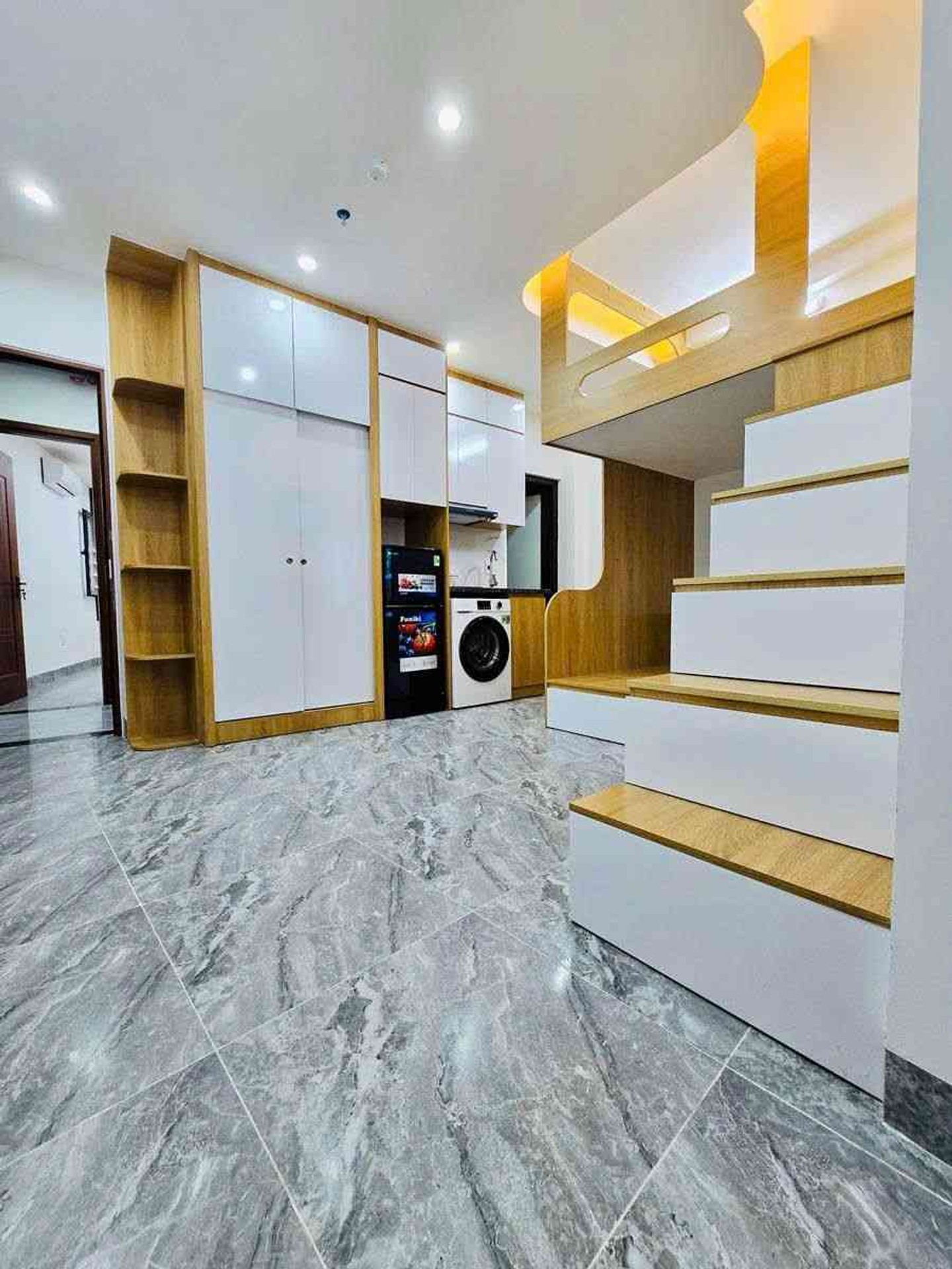 Bán nhà Giáp Nhất - diện tích 85m2 8 tầng - Thang máy, dòng tiền khủng - giá 24,1 tỷ