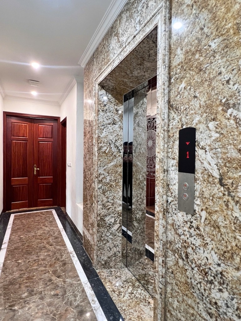 Bán nhà Quan Nhân - diện tích 123m2 8 tầng - Lô góc - giá 46,8 tỷ