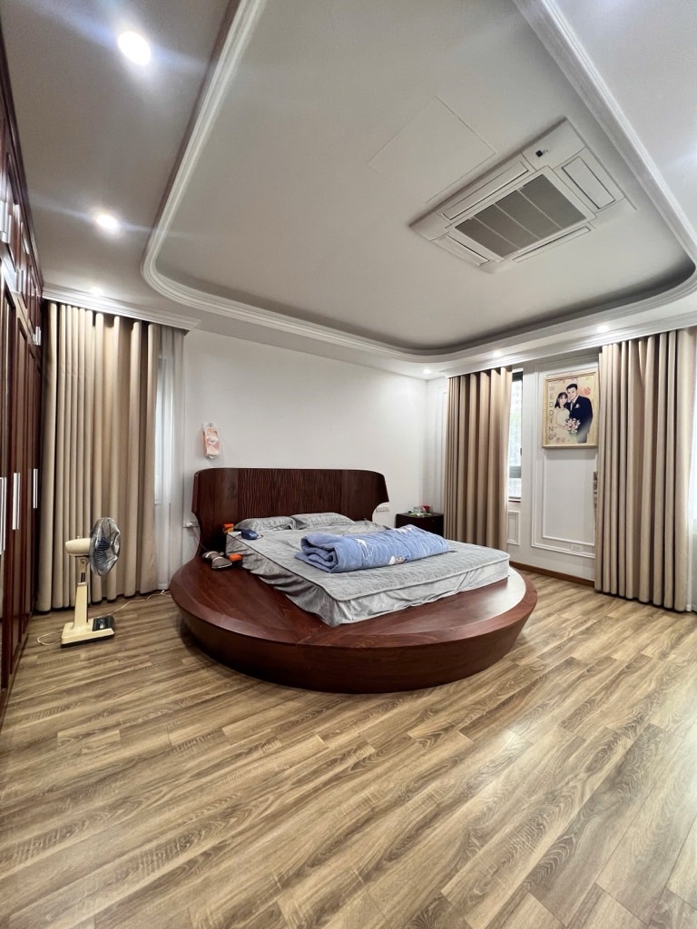 Bán nhà Quan Nhân - diện tích 123m2 8 tầng - Lô góc - giá 46,8 tỷ