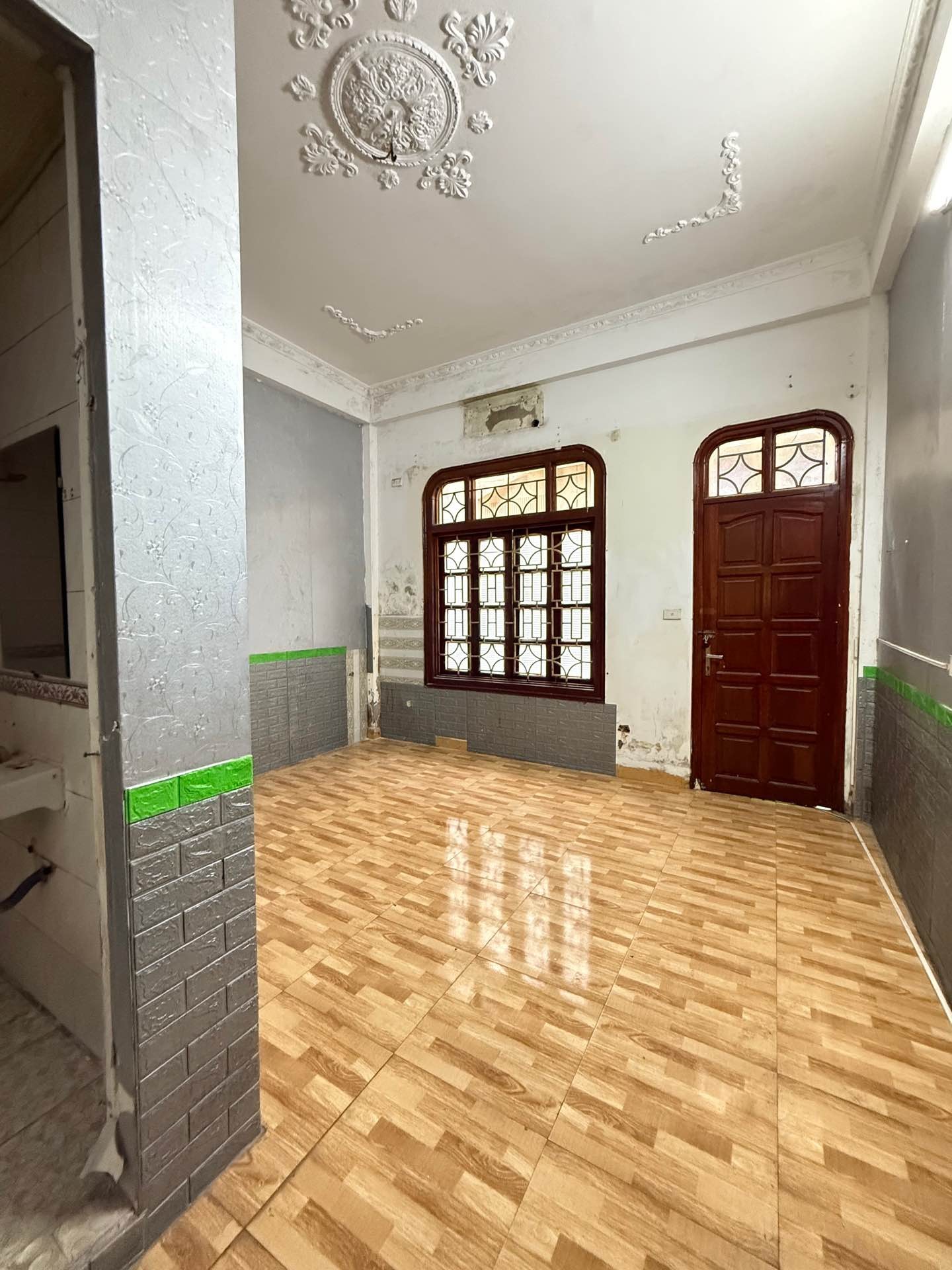 Bán nhà Kim Mã - diện tích 62.9m2 5 tầng - Phân lô ô tô tránh - giá 26,9 tỷ