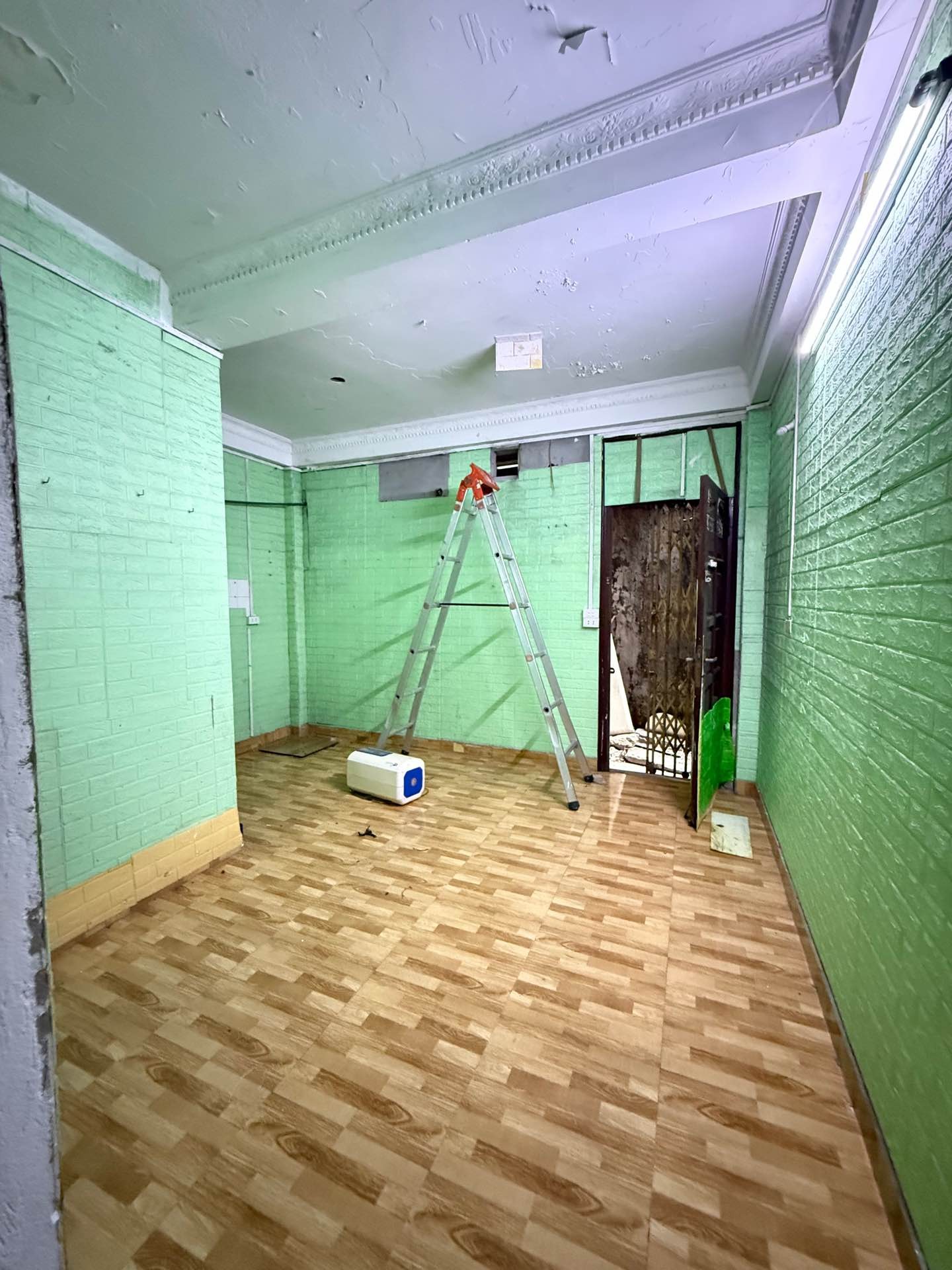 Bán nhà Kim Mã - diện tích 62.9m2 5 tầng - Phân lô ô tô tránh - giá 26,9 tỷ