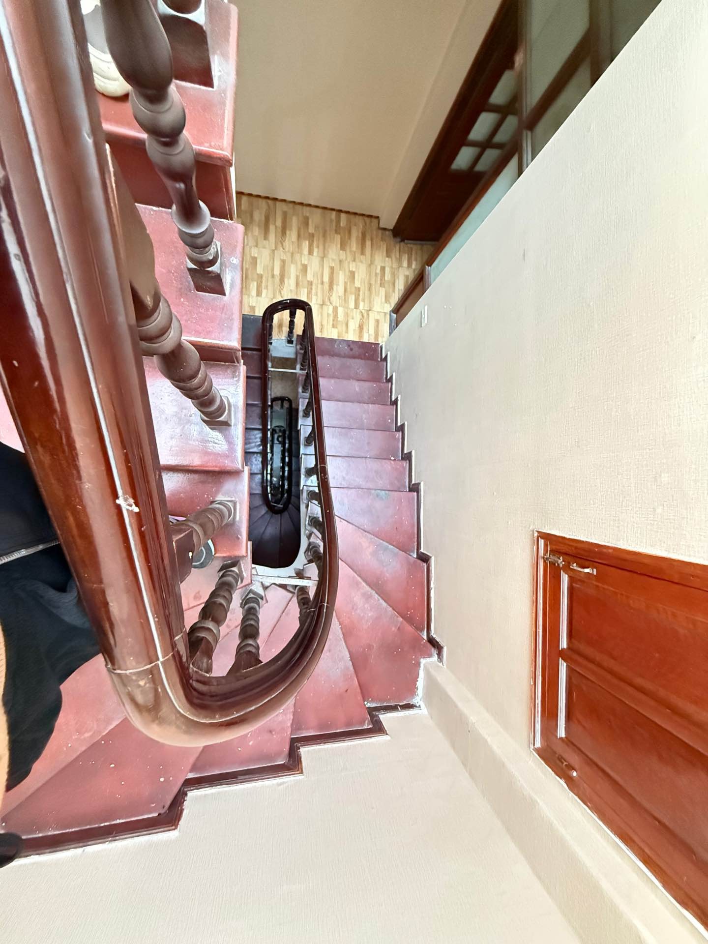 Bán nhà Kim Mã - diện tích 62.9m2 5 tầng - Phân lô ô tô tránh - giá 26,9 tỷ