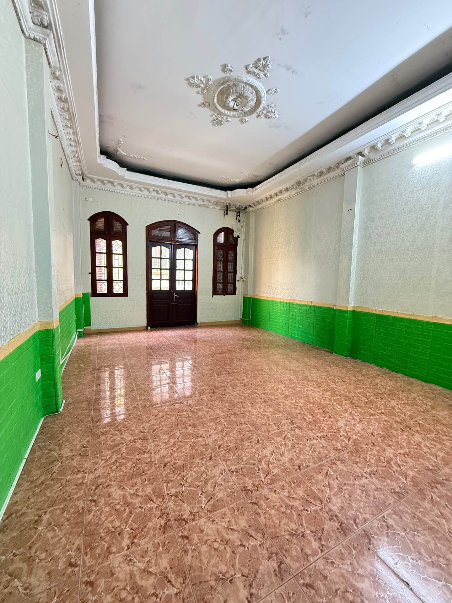 Bán nhà Kim Mã - diện tích 62.9m2 5 tầng - Phân lô ô tô tránh - giá 26,9 tỷ