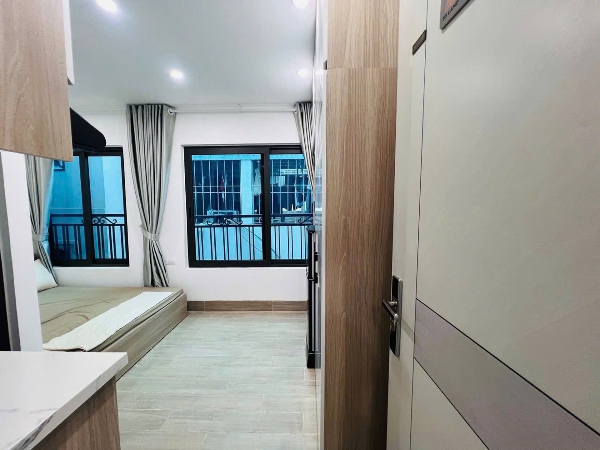 Bán nhà Đường Láng - diện tích 52m2 6 tầng - Nhà đẹp hiếm có - giá 18 tỷ