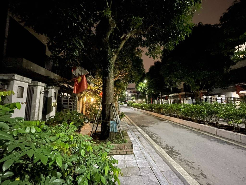 Bán nhà Ngõ 83 - diện tích 85m2 4 tầng - ô tô tránh - giá 27,5 tỷ