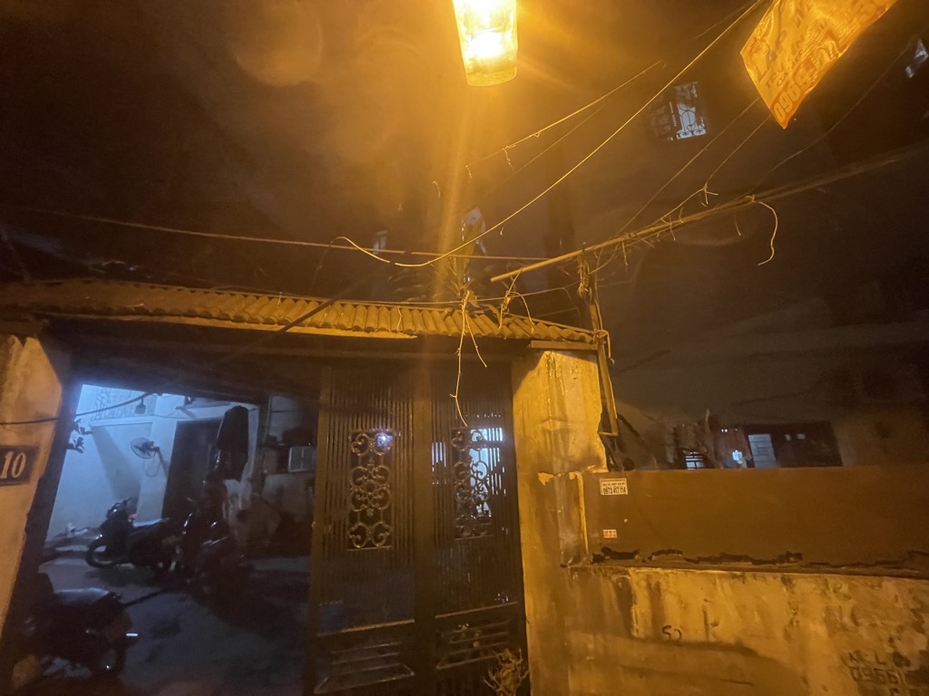 Bán nhà Láng - diện tích 190m2 2 tầng - Ngõ 3 gác - giá 25,3 tỷ