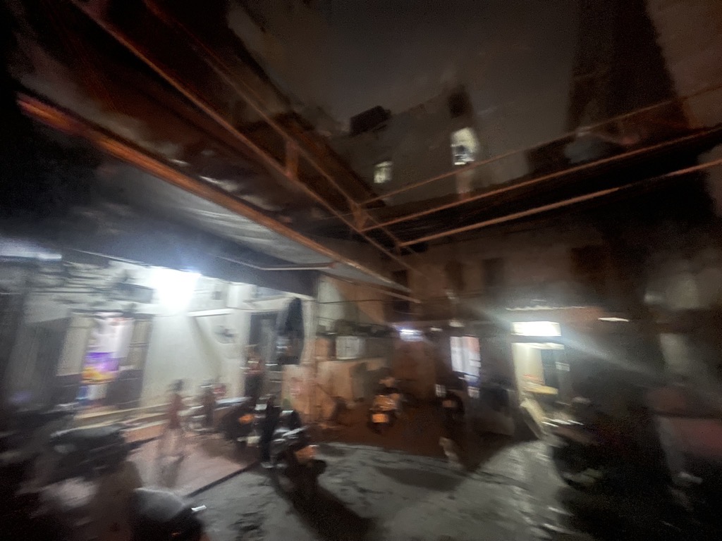 Bán nhà Láng - diện tích 190m2 2 tầng - Ngõ 3 gác - giá 25,3 tỷ