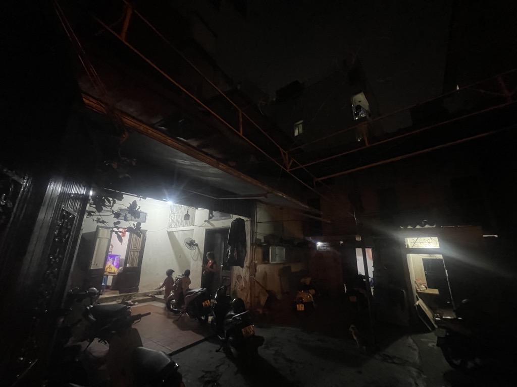 Bán nhà Láng - diện tích 190m2 2 tầng - Ngõ 3 gác - giá 25,3 tỷ