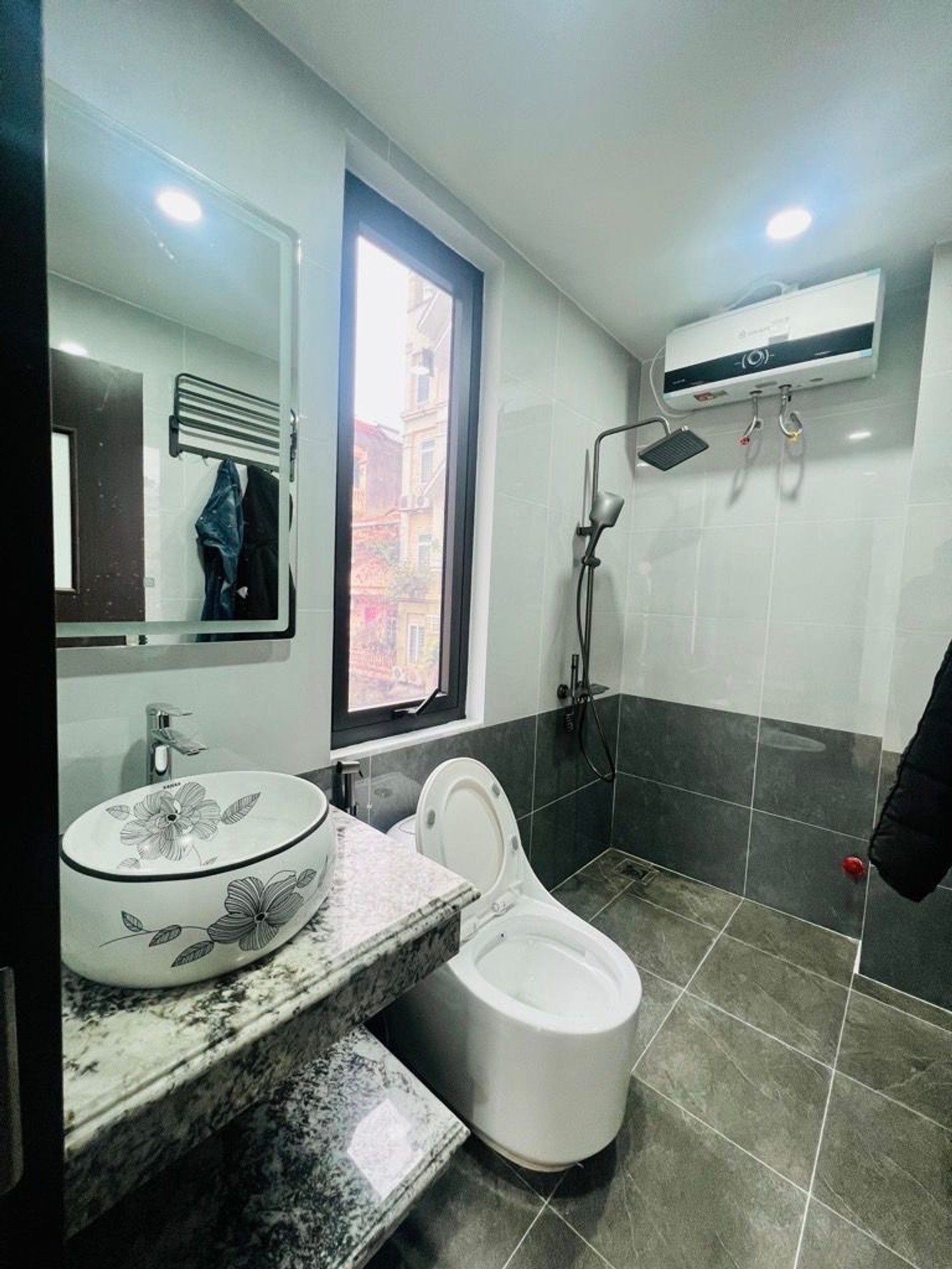 Bán nhà Nguyễn Trãi - diện tích 75m2 7 tầng - Lô góc 3 mặt thoáng - giá 29,7 tỷ