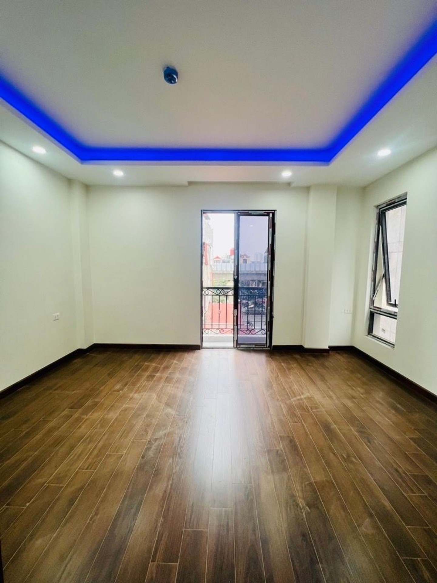 Bán nhà Nguyễn Trãi - diện tích 75m2 7 tầng - Lô góc 3 mặt thoáng - giá 29,7 tỷ