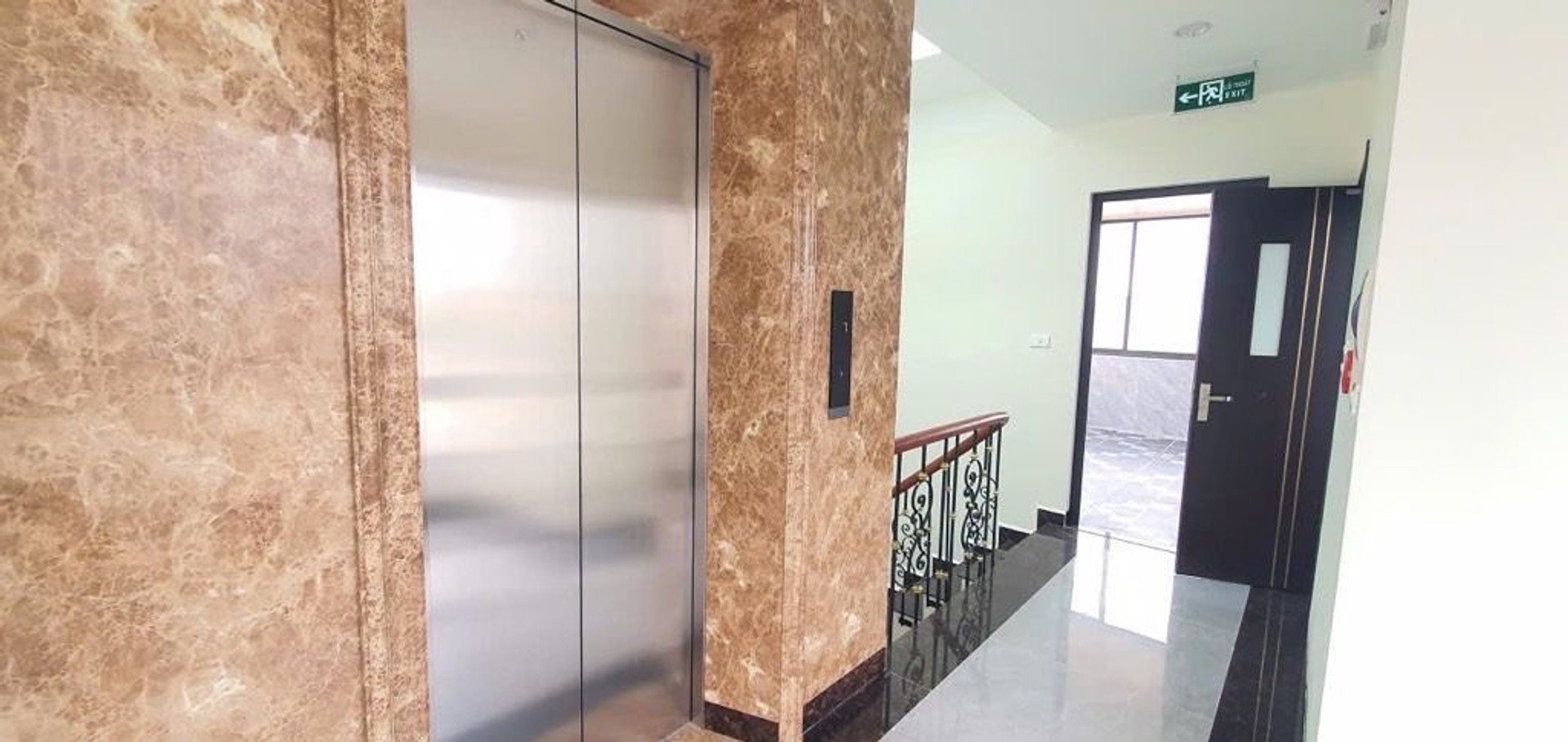 Bán nhà Nguyễn Trãi - diện tích 75m2 7 tầng - Lô góc 3 mặt thoáng - giá 29,7 tỷ