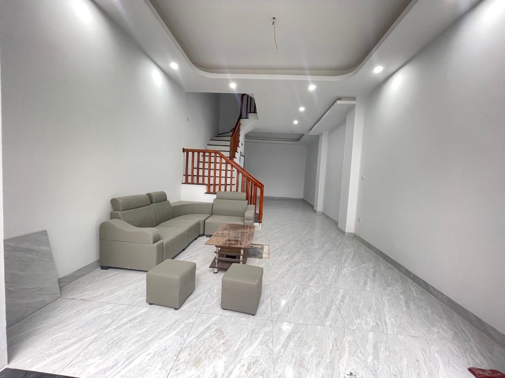 Bán nhà Định Công Thượng - diện tích 41m2 3 tầng - Ô tô tránh - giá 3,5 tỷ