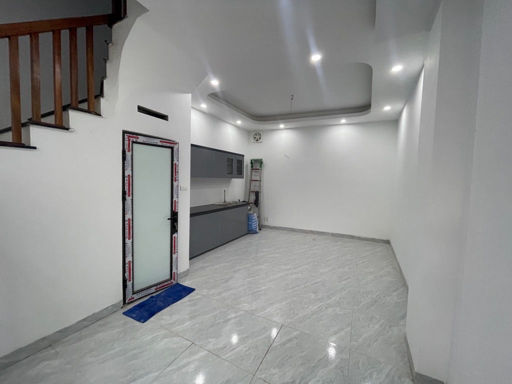 Bán nhà Định Công Thượng - diện tích 41m2 3 tầng - Ô tô tránh - giá 3,5 tỷ