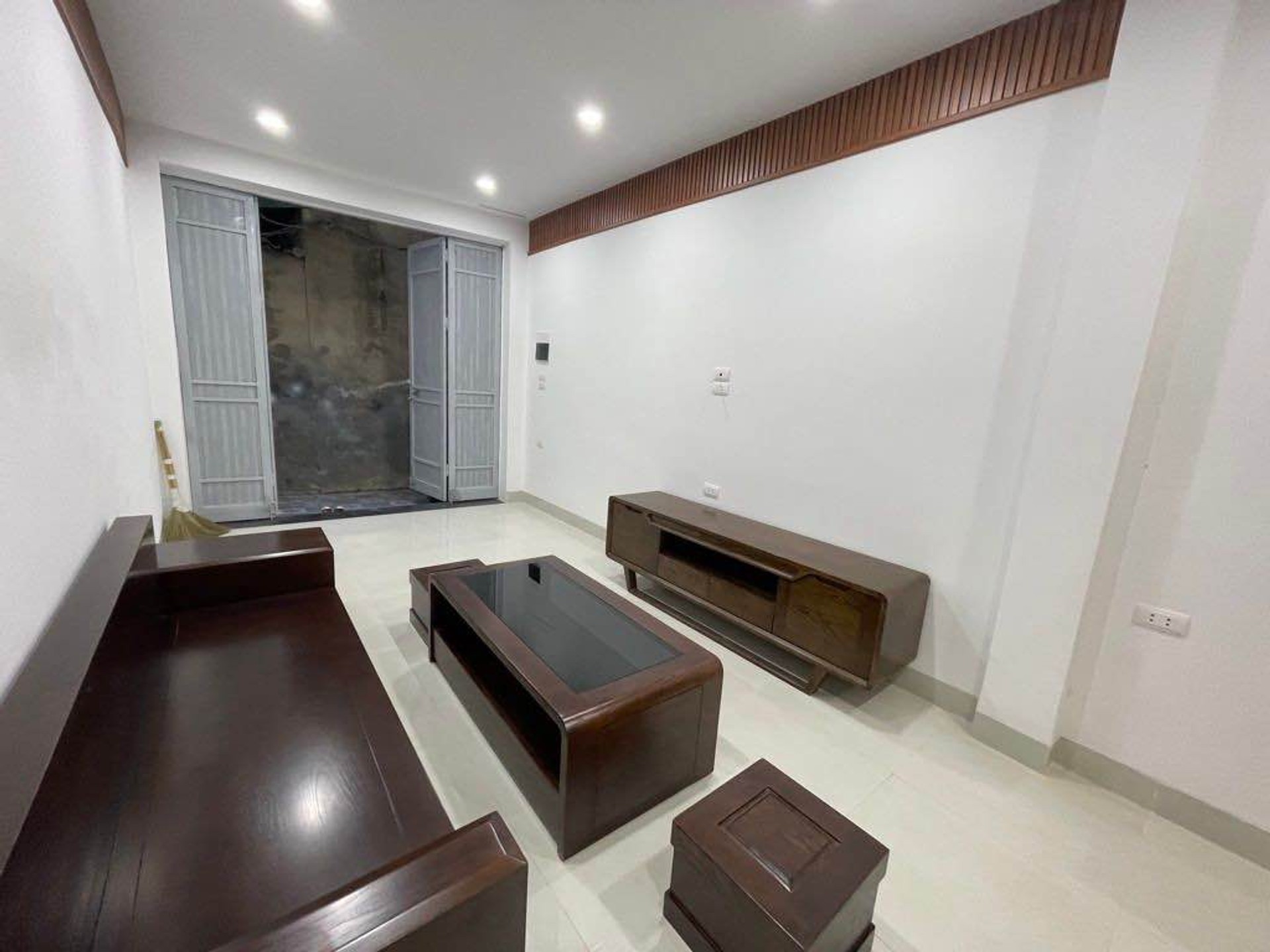 Bán nhà Định Công Thượng - diện tích 30m2 4 tầng - Nhà mới, đầy đủ tiện nghi - giá 9,7 tỷ