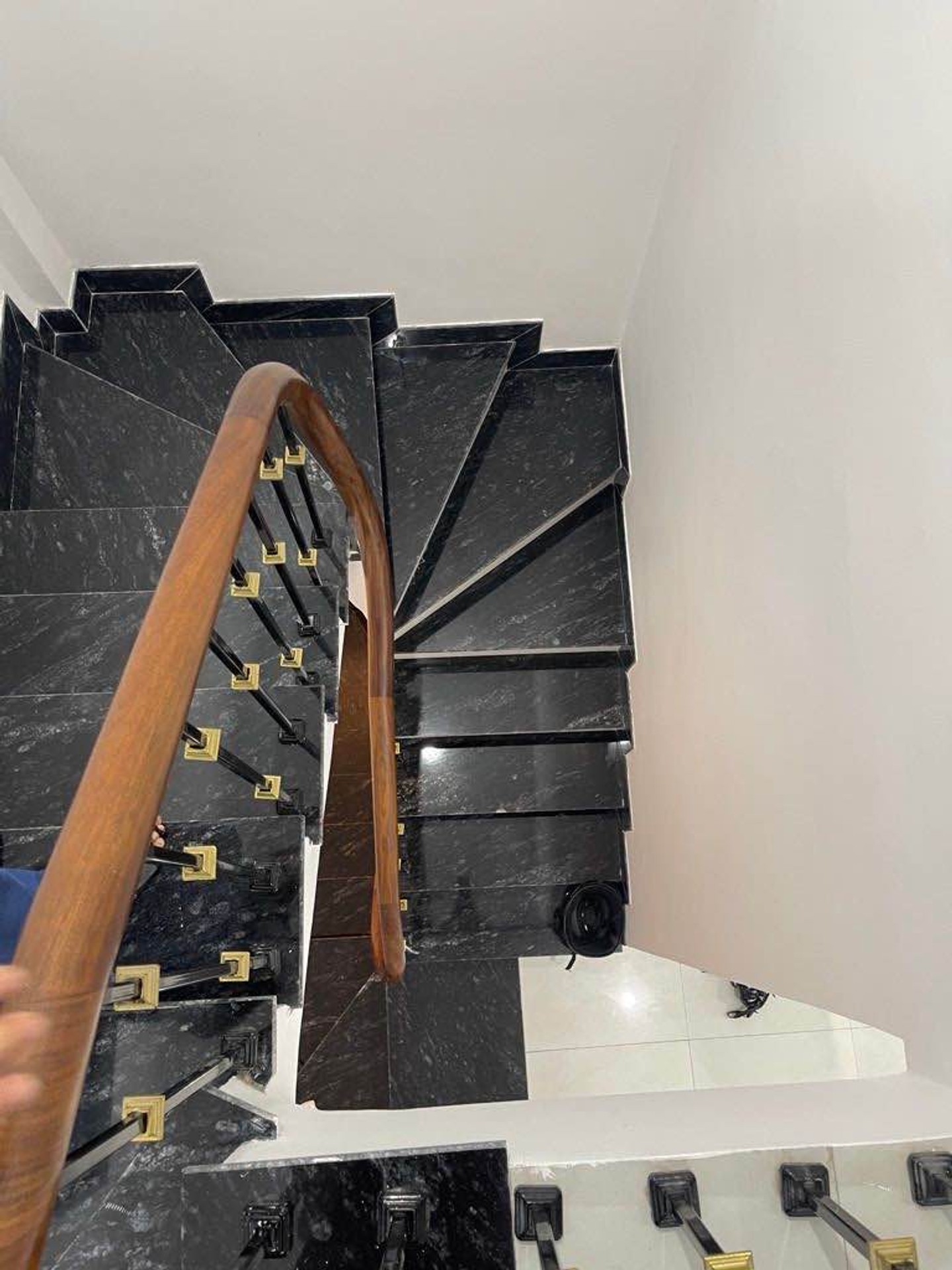 Bán nhà Định Công Thượng - diện tích 30m2 4 tầng - Nhà mới, đầy đủ tiện nghi - giá 9,7 tỷ