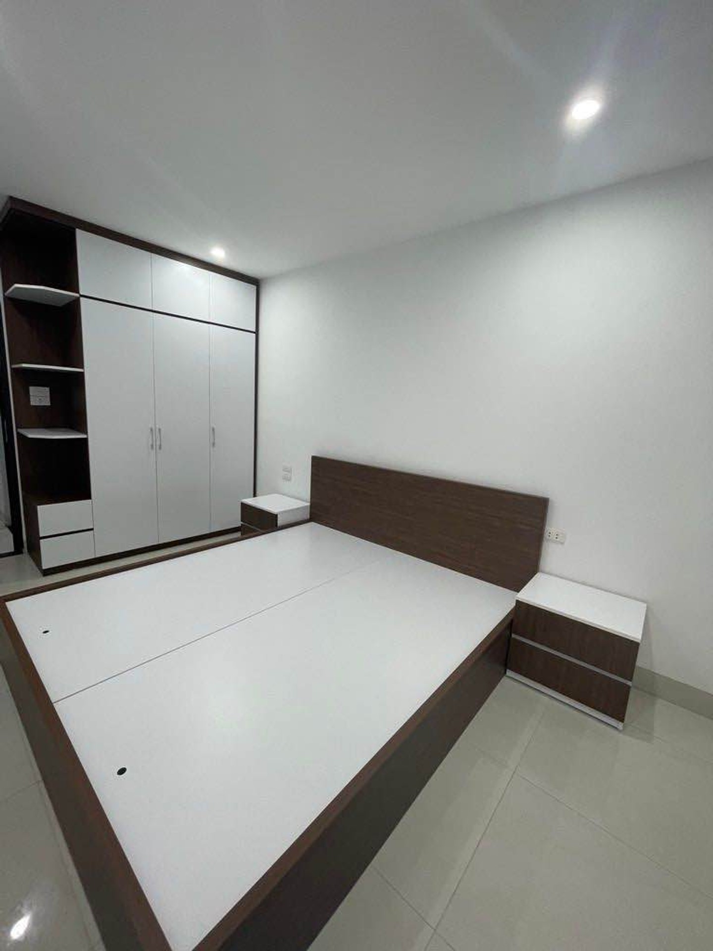 Bán nhà Định Công Thượng - diện tích 30m2 4 tầng - Nhà mới, đầy đủ tiện nghi - giá 9,7 tỷ