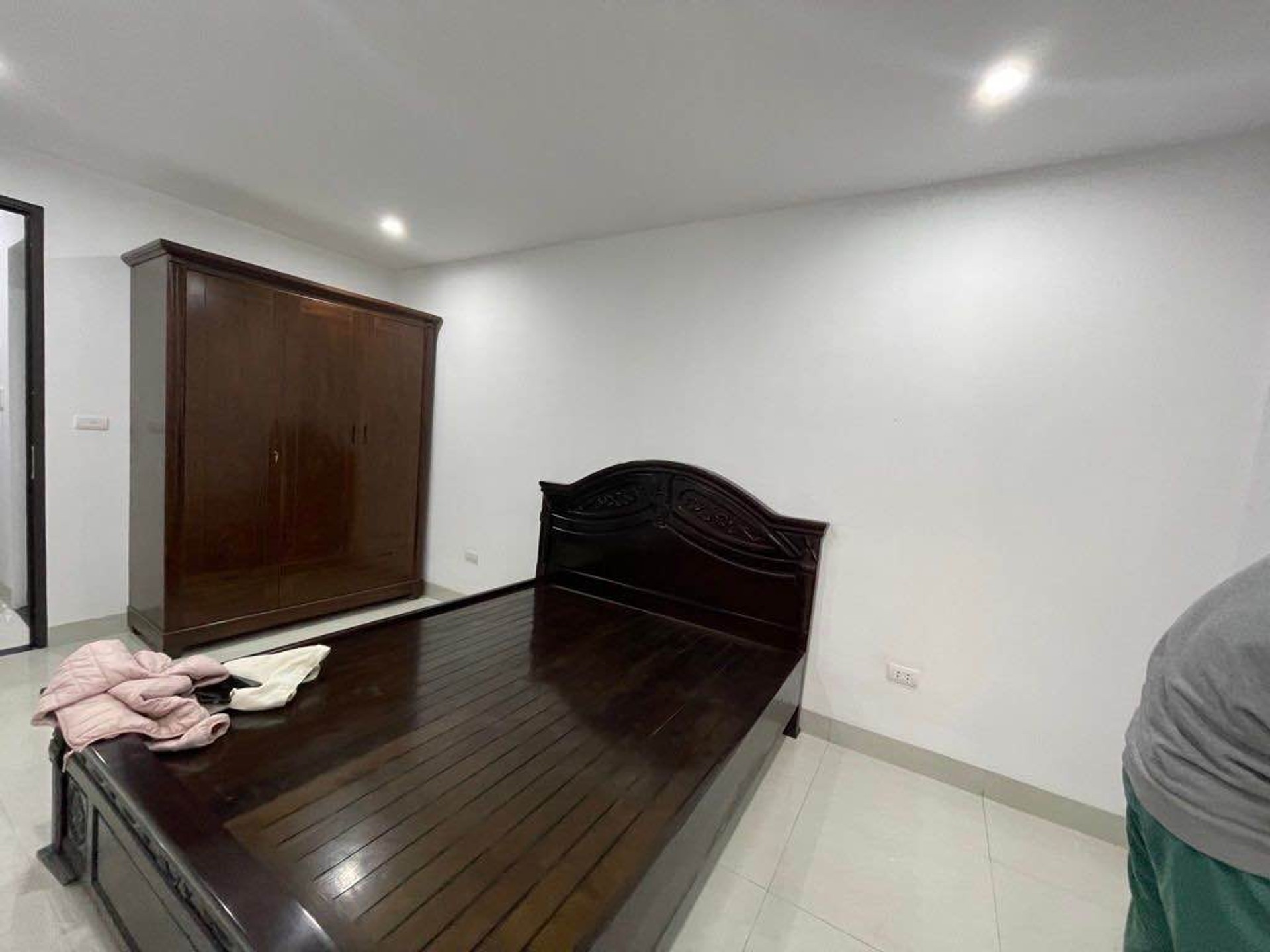 Bán nhà Định Công Thượng - diện tích 30m2 4 tầng - Nhà mới, đầy đủ tiện nghi - giá 9,7 tỷ