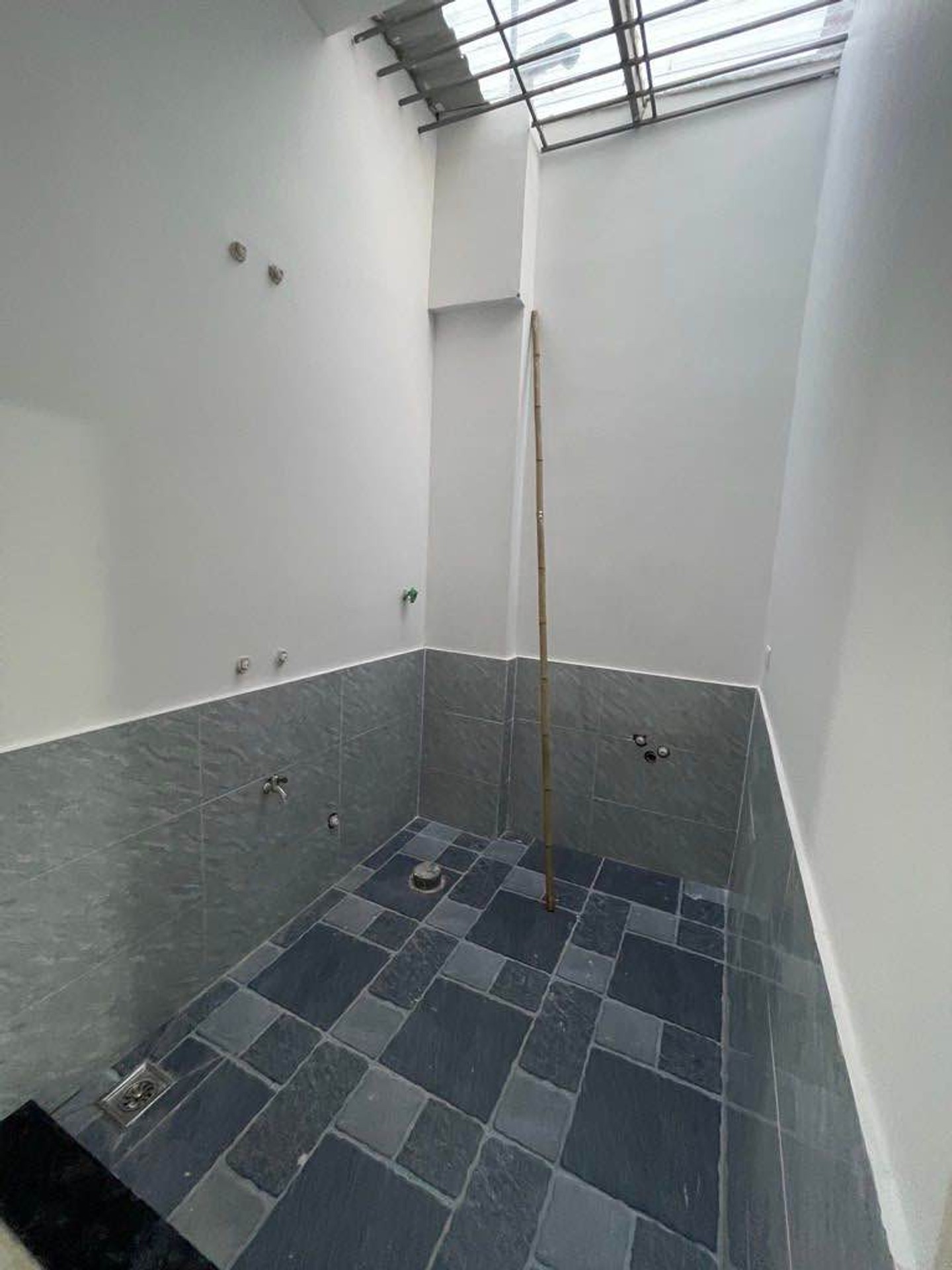 Bán nhà Định Công Thượng - diện tích 30m2 4 tầng - Nhà mới, đầy đủ tiện nghi - giá 9,7 tỷ
