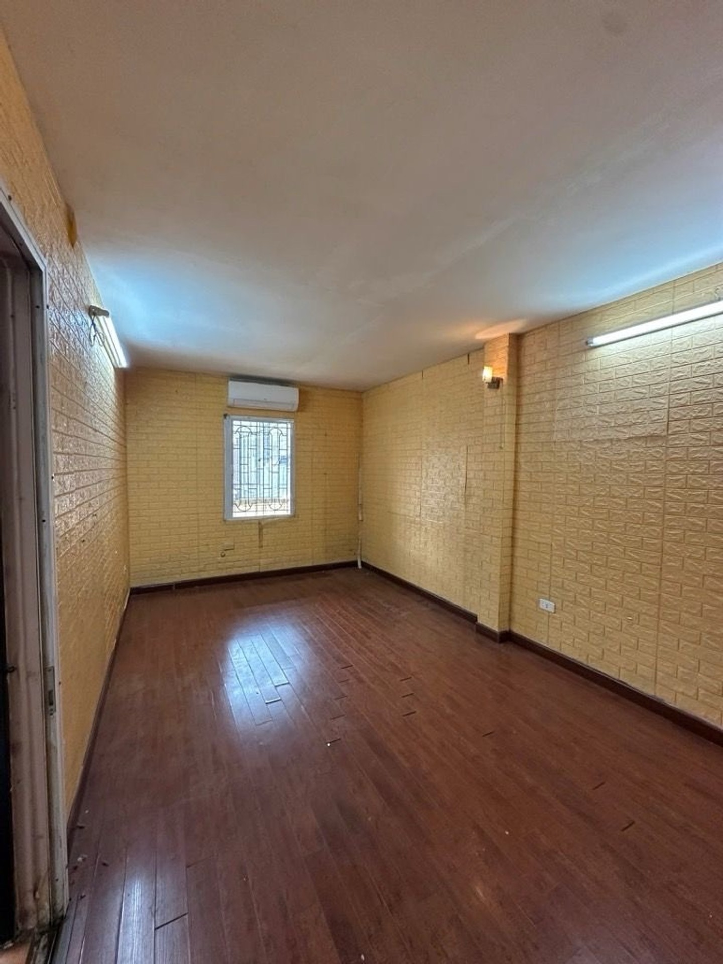 Bán nhà Nguyễn Thượng Hiền - diện tích 21m2 3 tầng - Mặt phố - giá 10,3 tỷ