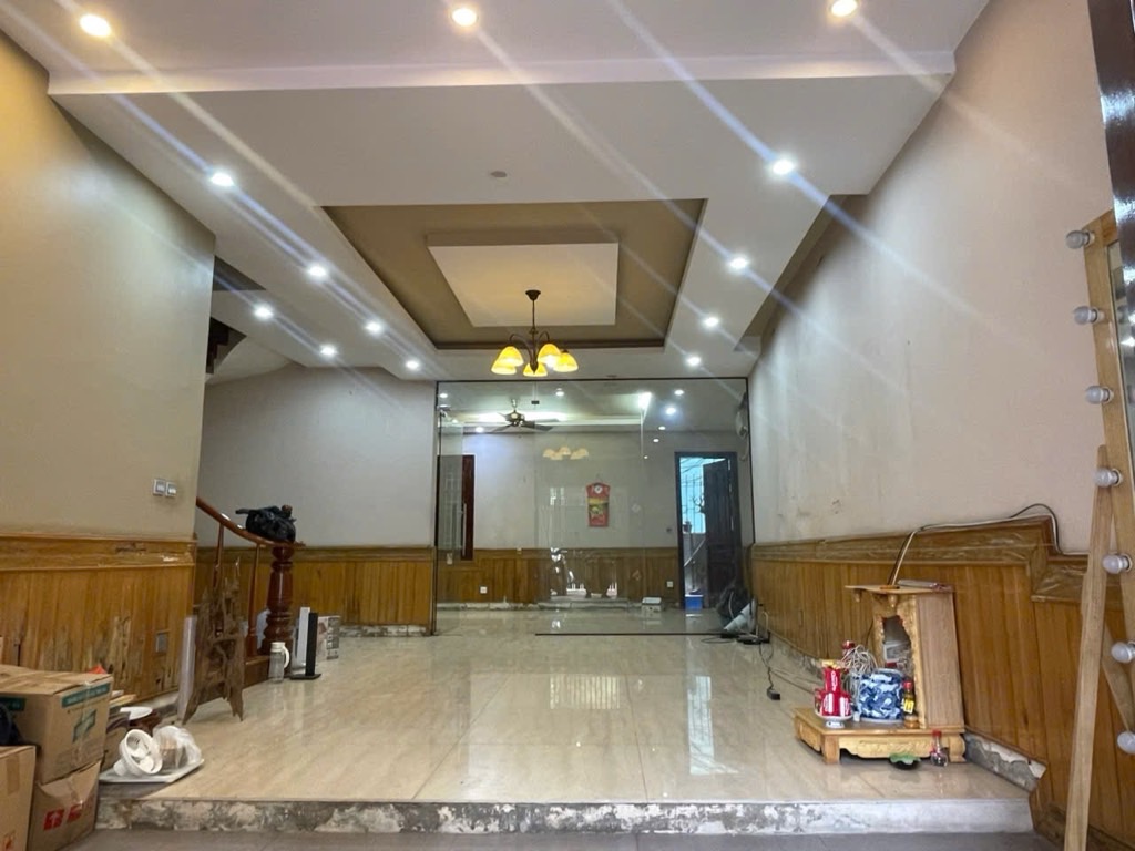 Bán nhà Vương Thừa Vũ - diện tích 107m2 4 tầng - ô tô kinh doanh 2 mặt ngõ - giá 32 tỷ