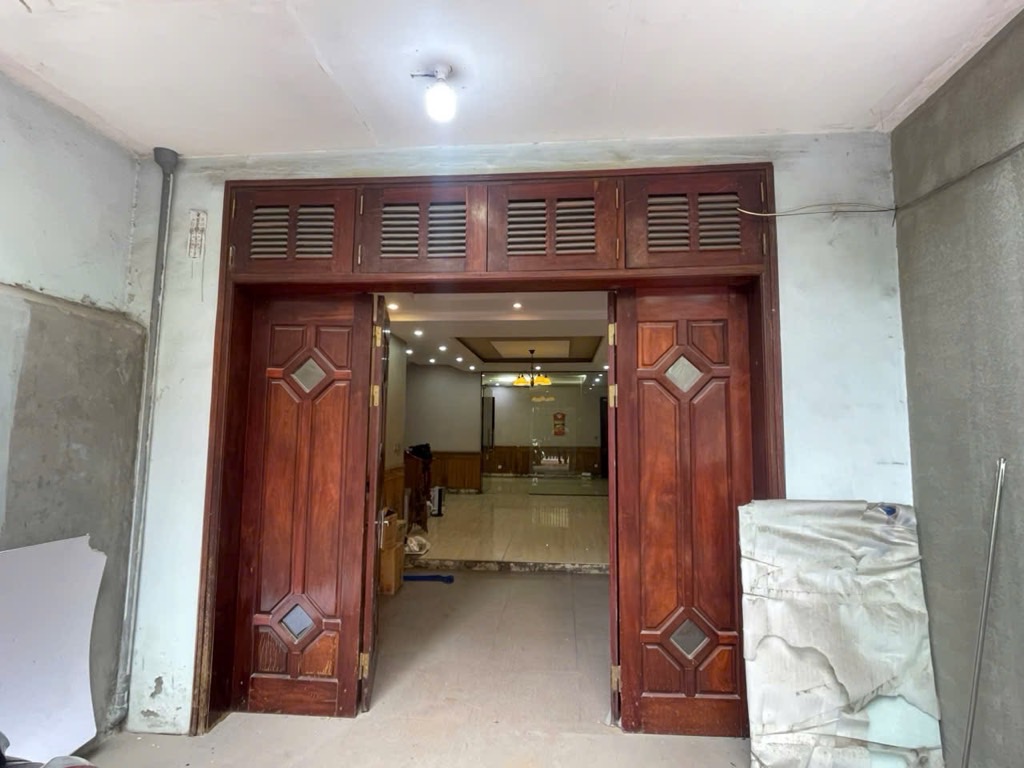 Bán nhà Vương Thừa Vũ - diện tích 107m2 4 tầng - ô tô kinh doanh 2 mặt ngõ - giá 32 tỷ