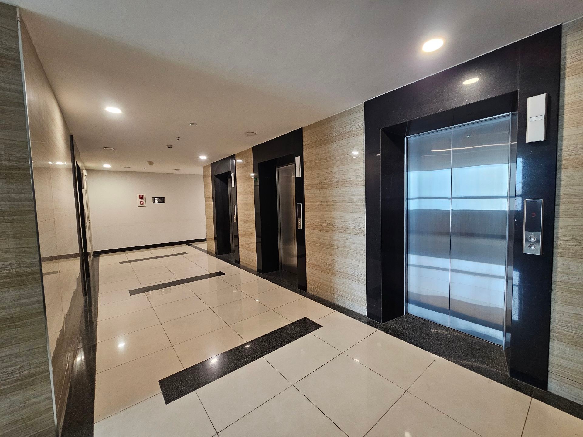 Bán nhà Tam Trinh - diện tích 96m2 22 tầng - Căn góc 3 ngủ thoáng mát - giá 11 tỷ