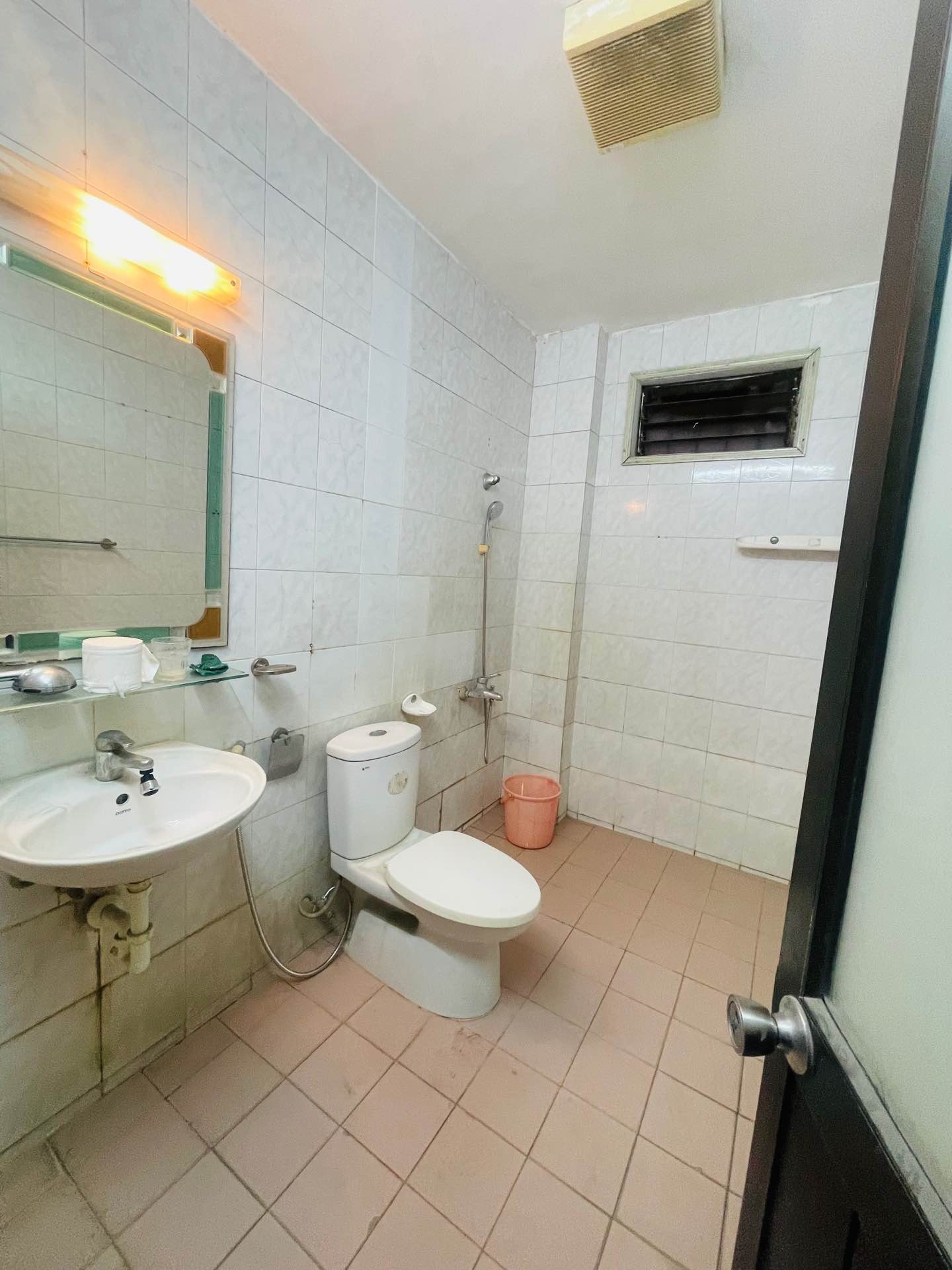 Bán nhà Đặng Tiến Đông - diện tích 82m2 3 tầng - Mặt tiền khủng 6,9m - giá 27,2 tỷ