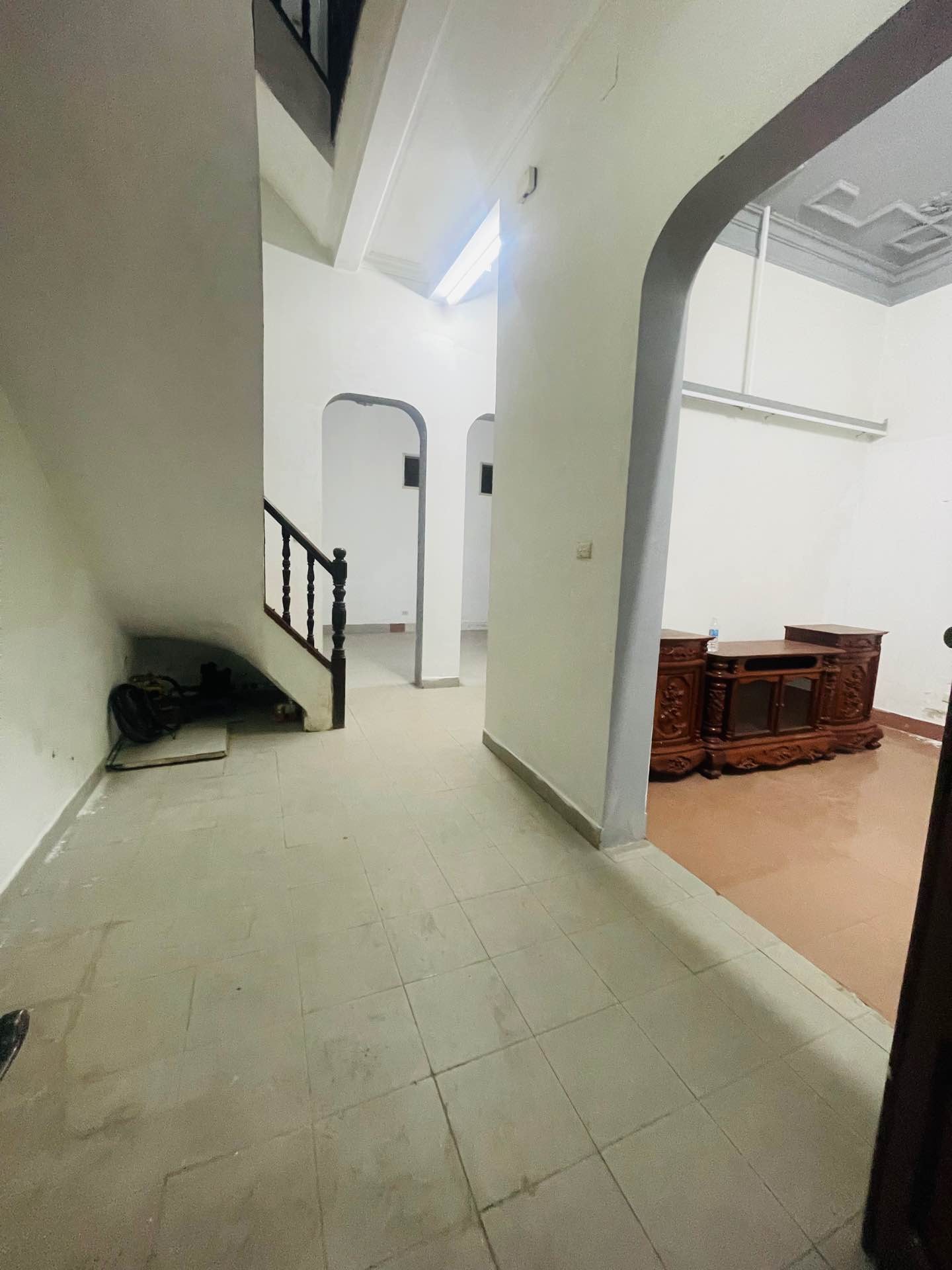 Bán nhà Đặng Tiến Đông - diện tích 82m2 3 tầng - Mặt tiền khủng 6,9m - giá 27,2 tỷ