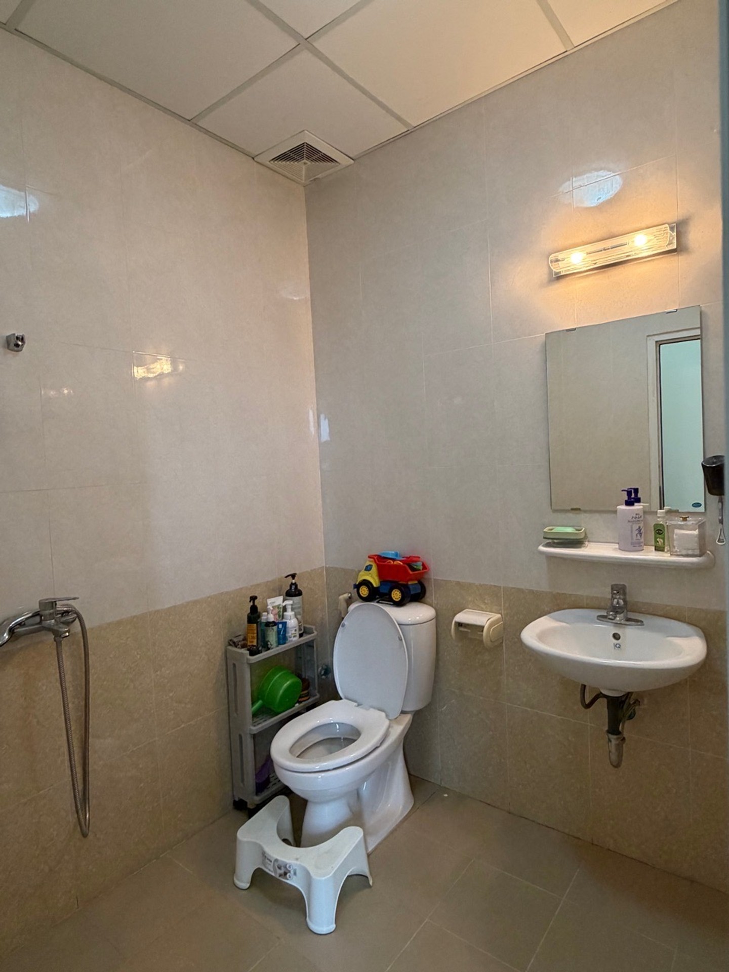 Bán nhà Chung cư Kim Giang - diện tích 69m2 5 tầng - Lô góc 2 ban công, thoáng sáng - giá 6,05 tỷ