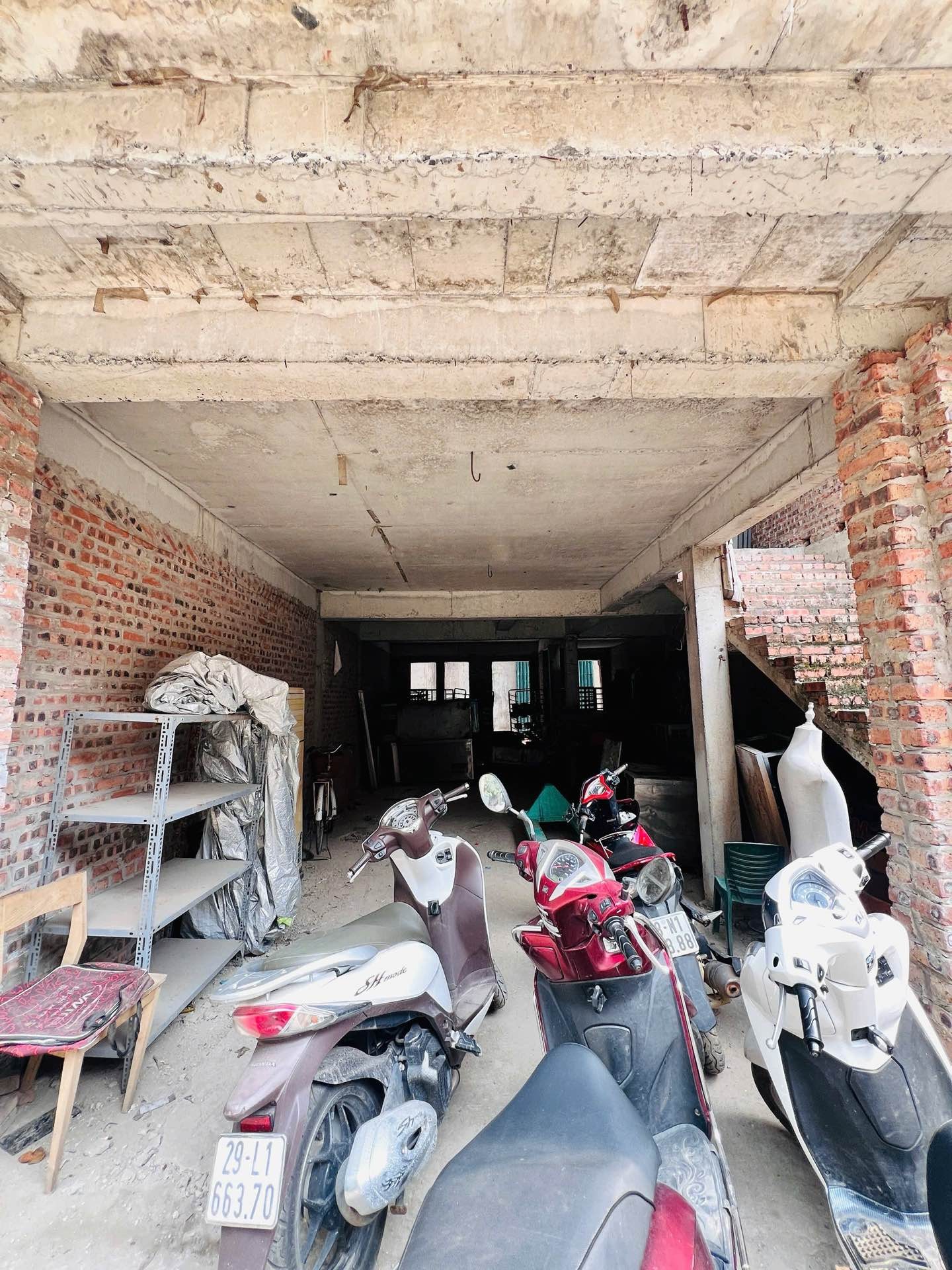 Bán nhà Mễ Trì Thượng - diện tích 97m2 4 tầng - Ô tô tránh - giá 32 tỷ