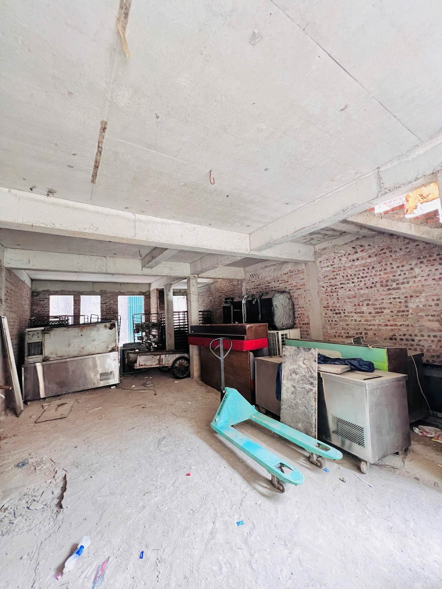 Bán nhà Mễ Trì Thượng - diện tích 97m2 4 tầng - Ô tô tránh - giá 32 tỷ