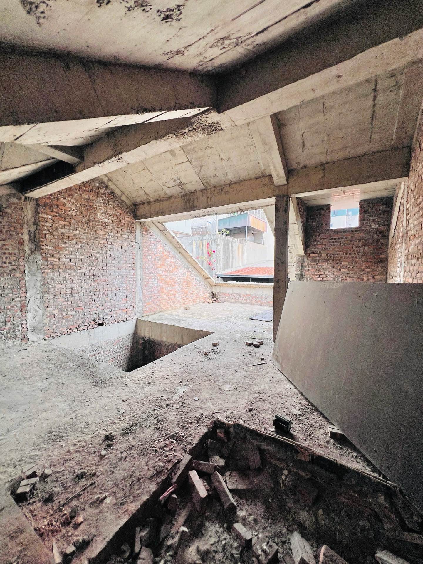 Bán nhà Mễ Trì Thượng - diện tích 97m2 4 tầng - Ô tô tránh - giá 32 tỷ