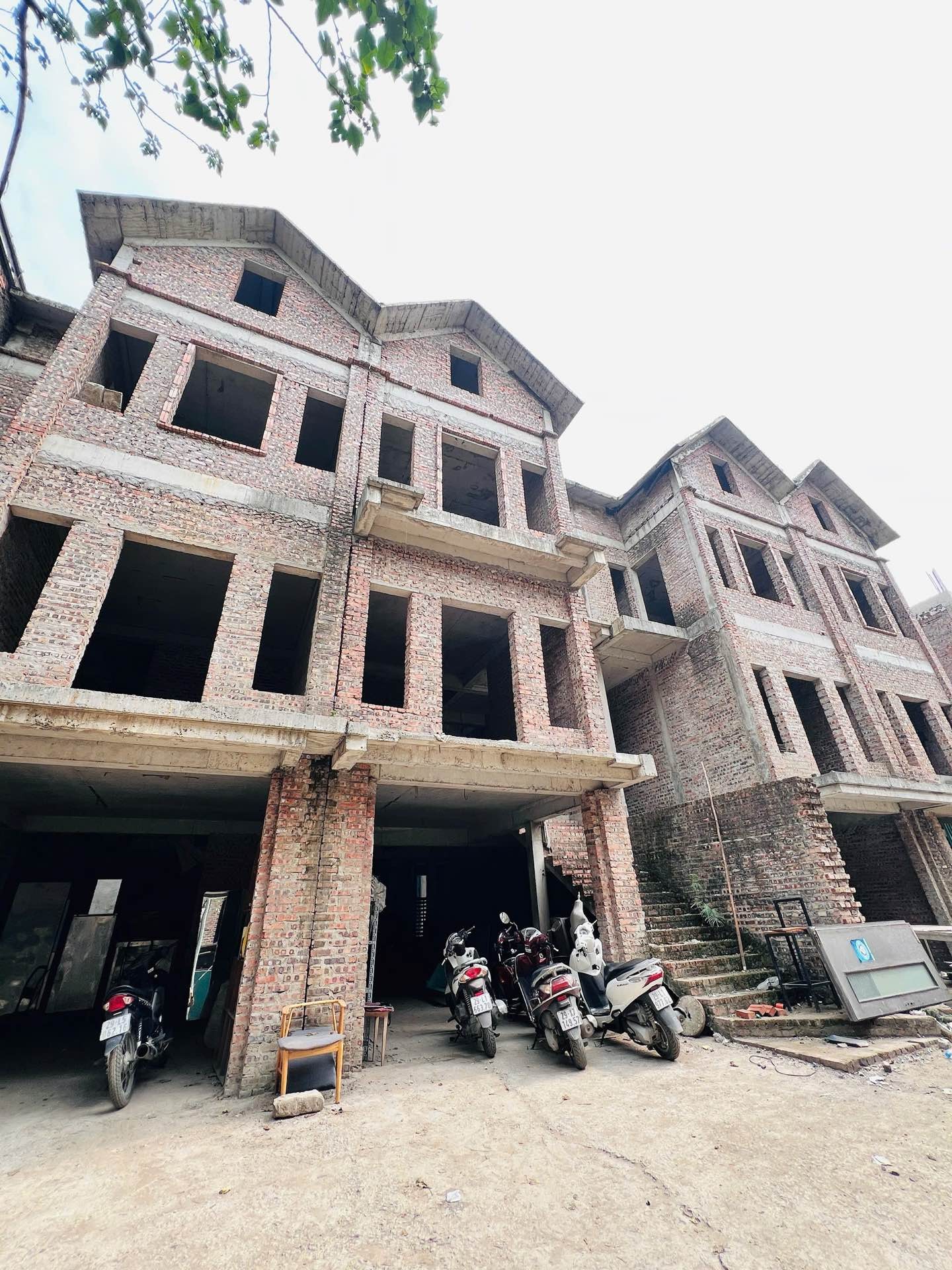 Bán nhà Mễ Trì Thượng - diện tích 97m2 4 tầng - Ô tô tránh - giá 32 tỷ