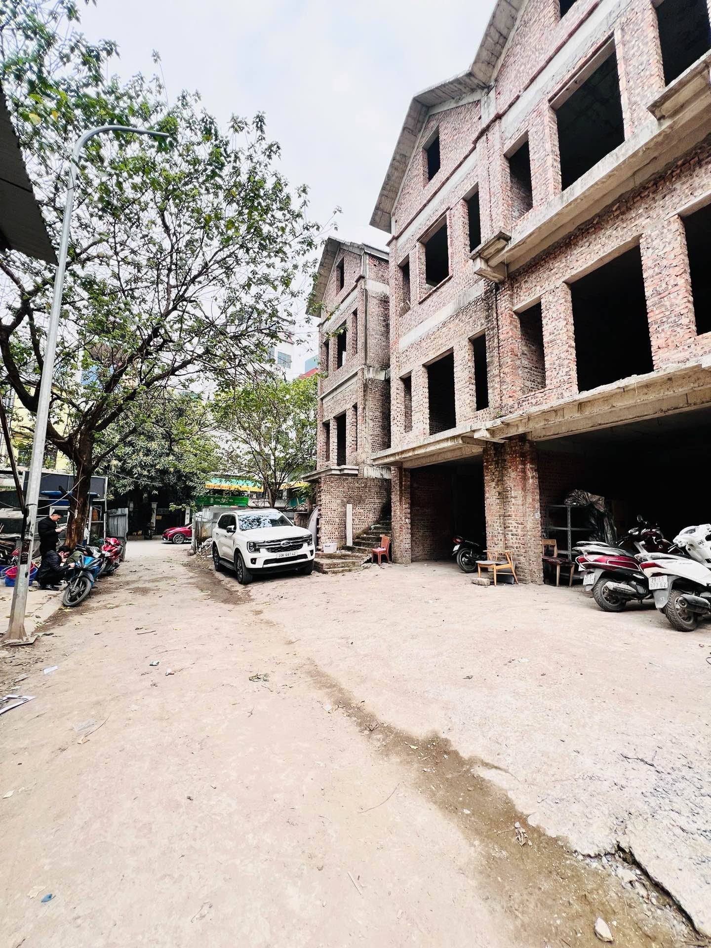 Bán nhà Mễ Trì Thượng - diện tích 97m2 4 tầng - Ô tô tránh - giá 32 tỷ