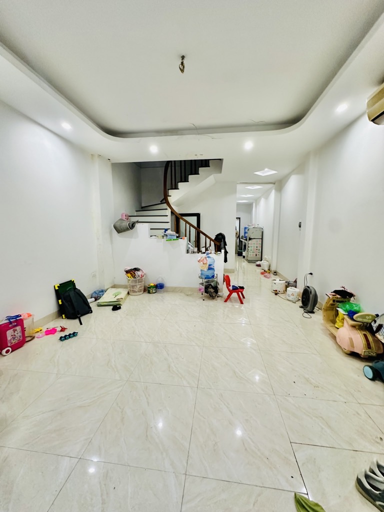 Bán nhà Định Công Hạ - diện tích 50m2 2 tầng - Ô tô đỗ cách nhà 30m - giá 2,6 tỷ