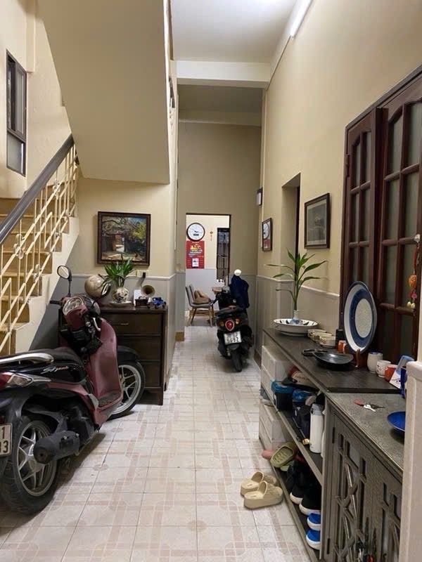 Bán nhà Kim Ngưu - diện tích 107,9m2 3 tầng - Lô góc 3 mặt thoáng - giá 26,8 tỷ