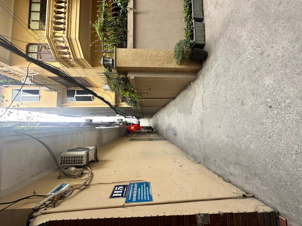 Bán nhà Kim Ngưu - diện tích 107,9m2 3 tầng - Lô góc 3 mặt thoáng - giá 26,8 tỷ