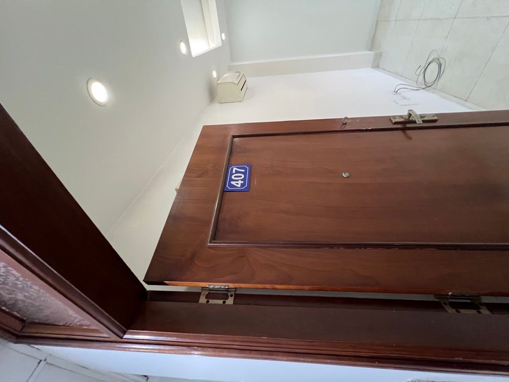 Bán nhà Vân Hồ - diện tích 74m2 6 tầng - Lô góc ô tô đỗ cổng - giá 2,99 tỷ