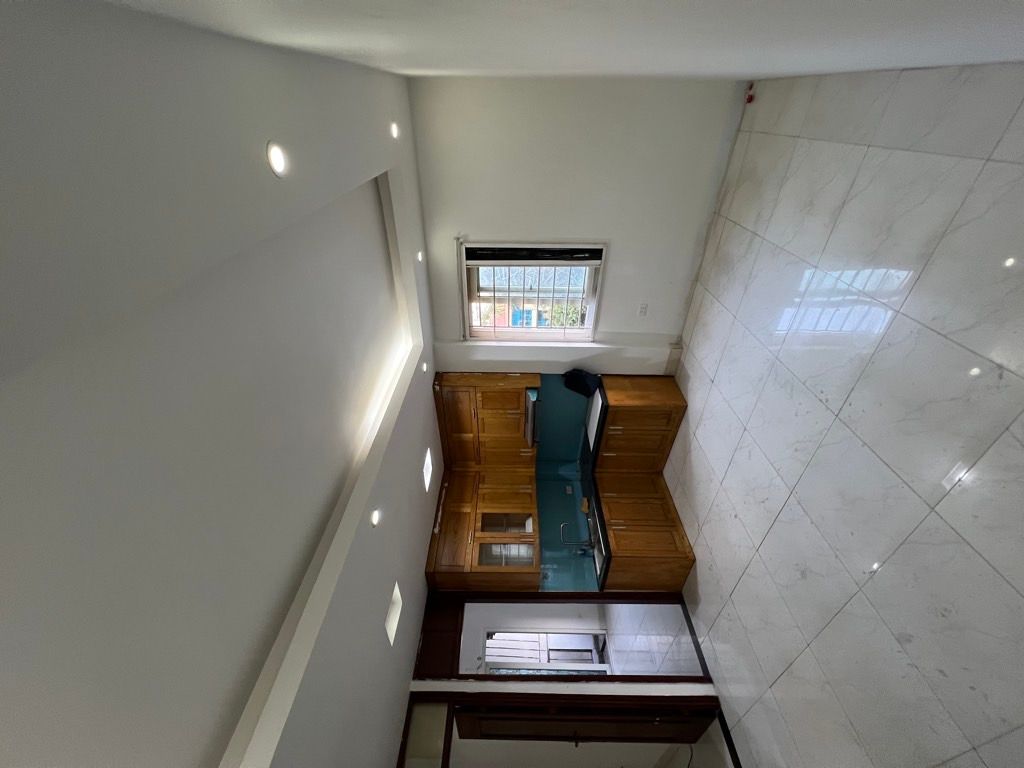 Bán nhà Vân Hồ - diện tích 74m2 6 tầng - Lô góc ô tô đỗ cổng - giá 2,99 tỷ