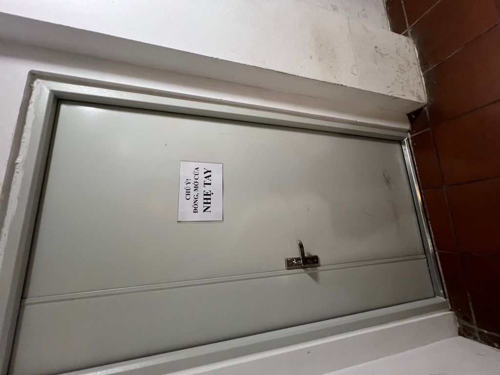 Bán nhà Vân Hồ - diện tích 74m2 6 tầng - Lô góc ô tô đỗ cổng - giá 2,99 tỷ