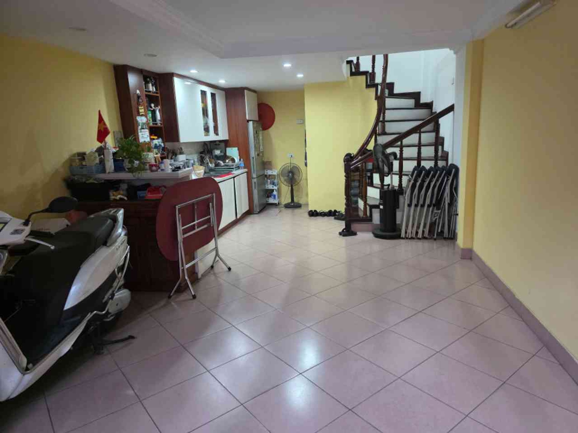Bán nhà Trương Định - diện tích 32m2 5 tầng - Ô TÔ NGỦ TRONG NHÀ - giá 13 tỷ